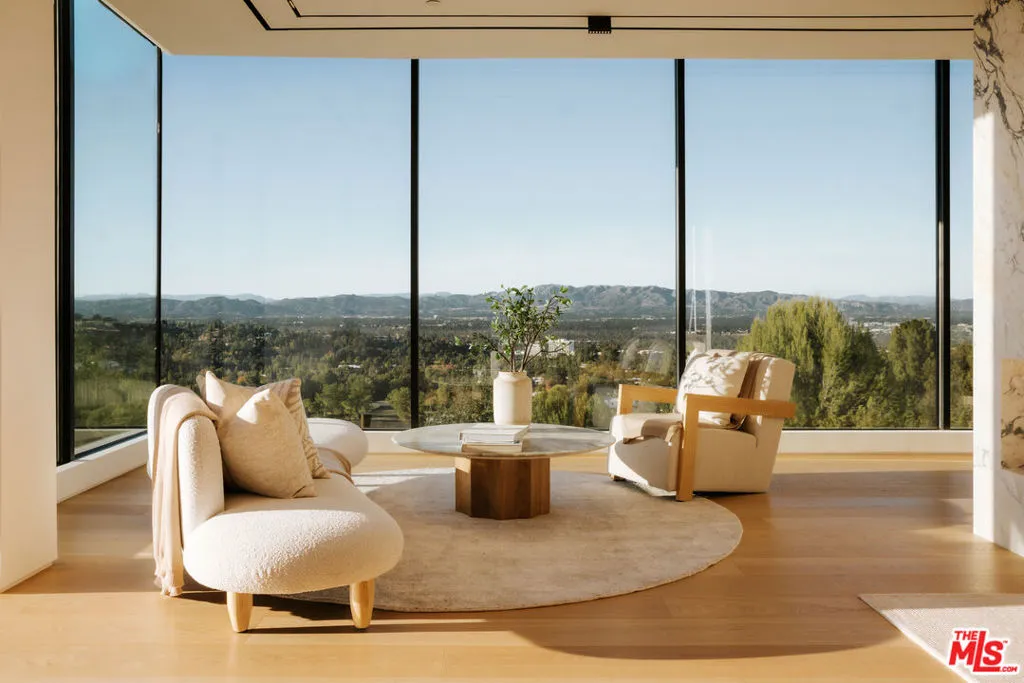 16187 Royal Oak Road, Encino, California 91436 home-pic-13