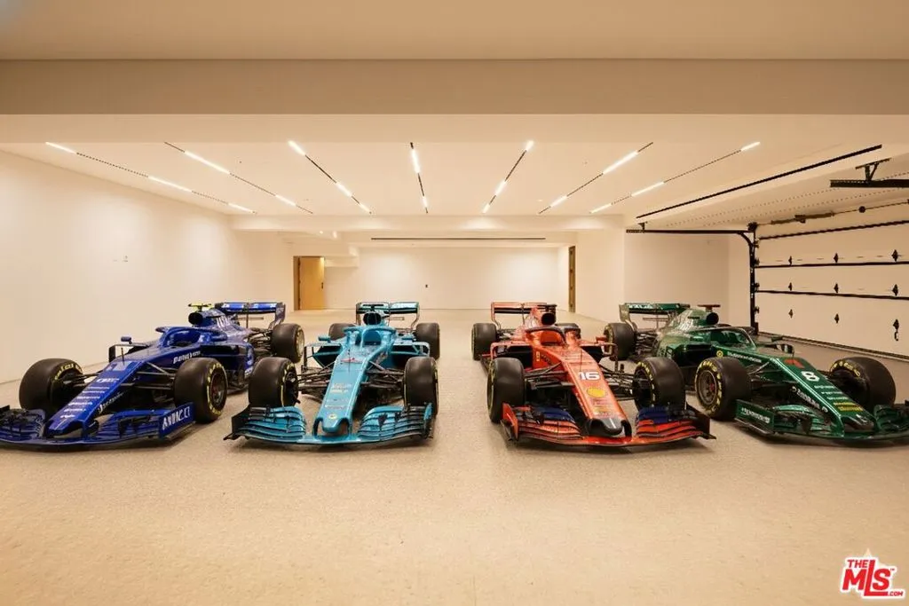 16187 Royal Oak Road, Encino, California 91436 home-pic-34