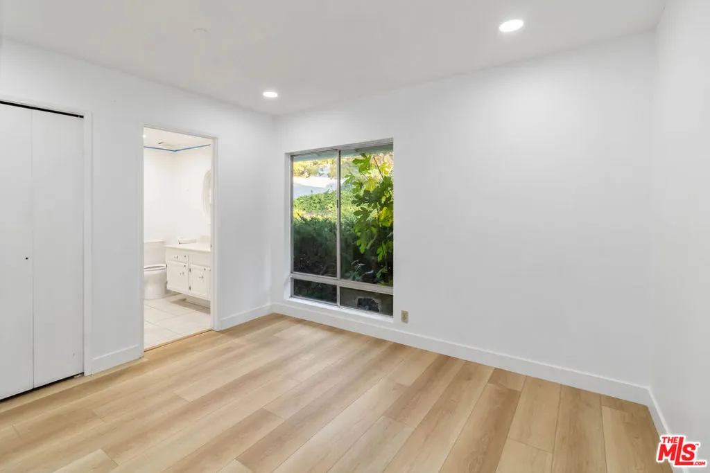 975 Valley Vista Drive, Camarillo, California 93010 home-pic-7