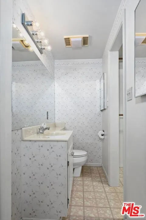 5804 S Sherbourne Drive, Los Angeles, California 90056 home-pic-21