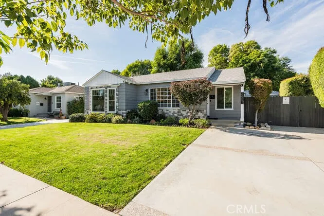 6551 De Celis, Lake Balboa, California 91406 home-pic-0