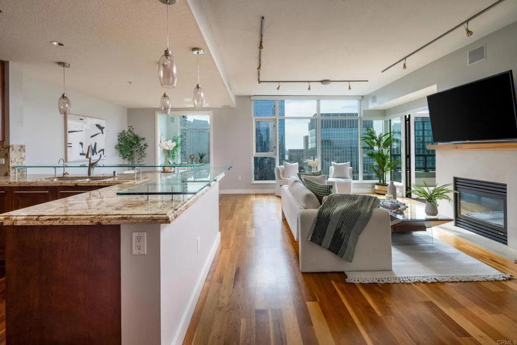 1199 Pacific Highway 1605, San Diego, California 92101 home-pic-4