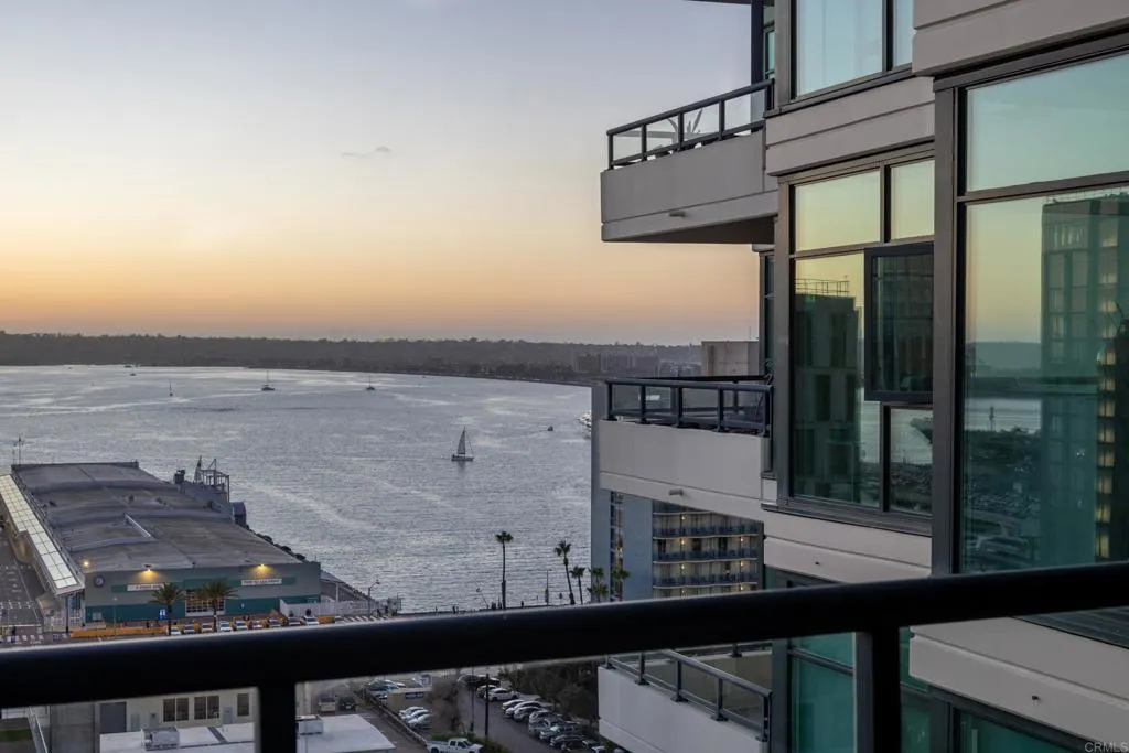 1199 Pacific Highway 1605, San Diego, California 92101 home-pic-17