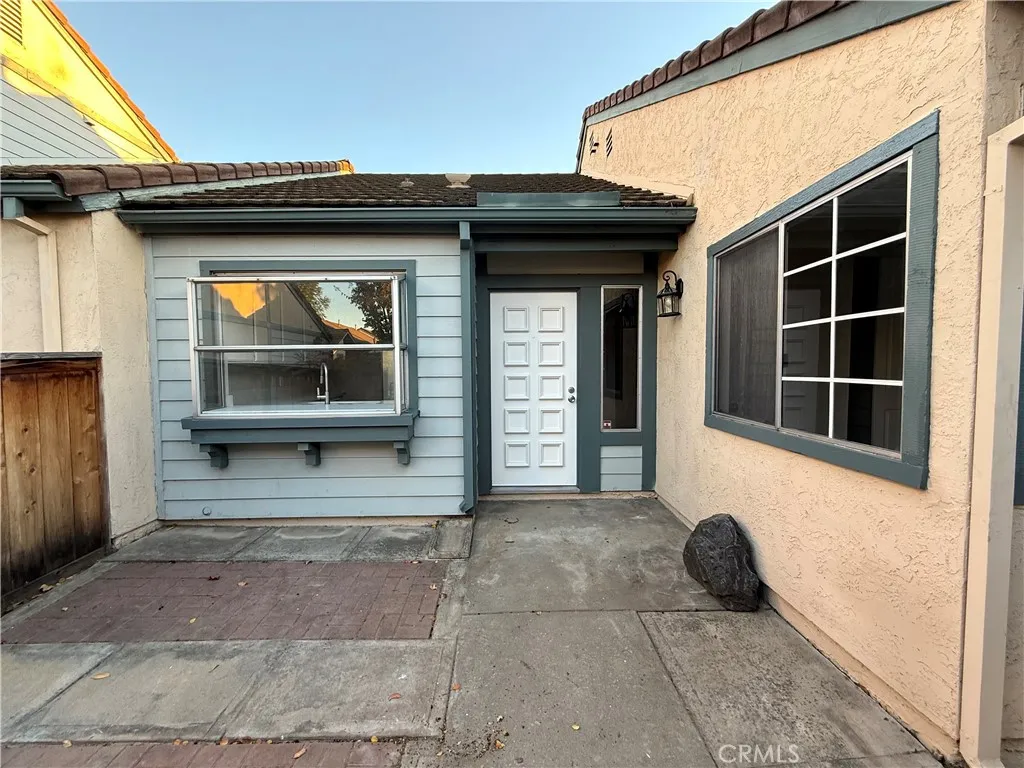 2421 Hawthorn, Escondido, California 92027 home-pic-2