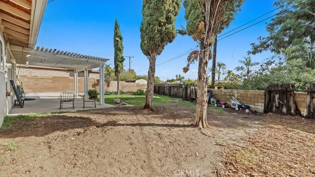 17547 Granada, Fontana, California 92335 home-pic-21