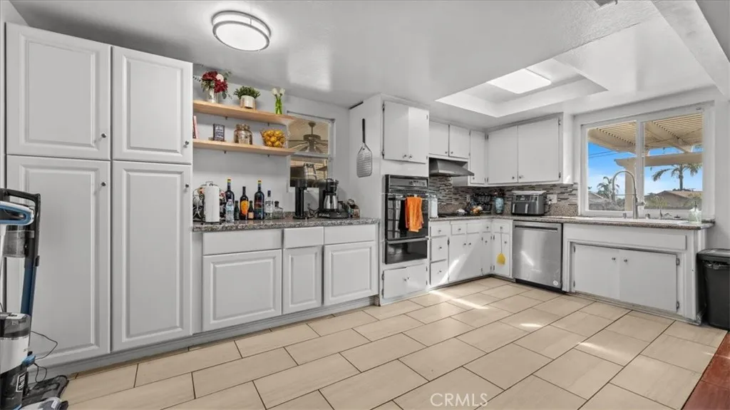 17547 Granada, Fontana, California 92335 home-pic-6