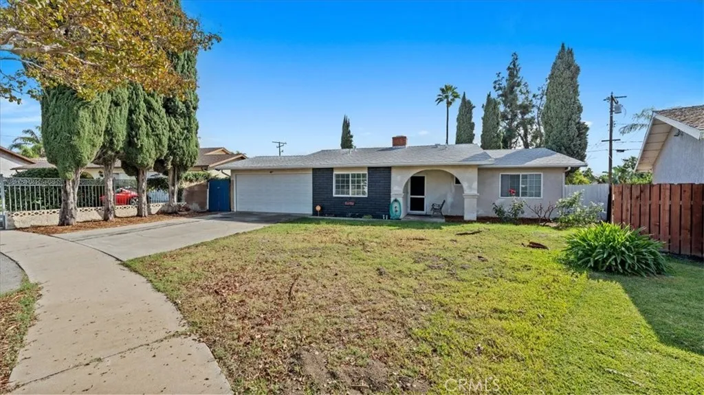 17547 Granada, Fontana, California 92335 home-pic-1