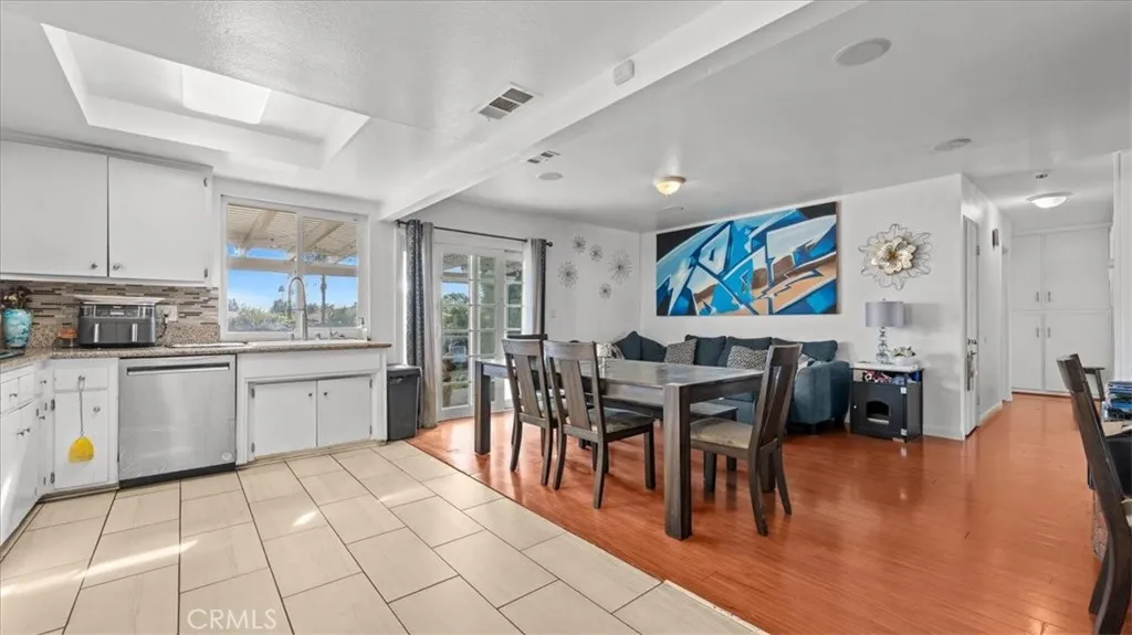 17547 Granada, Fontana, California 92335 home-pic-4