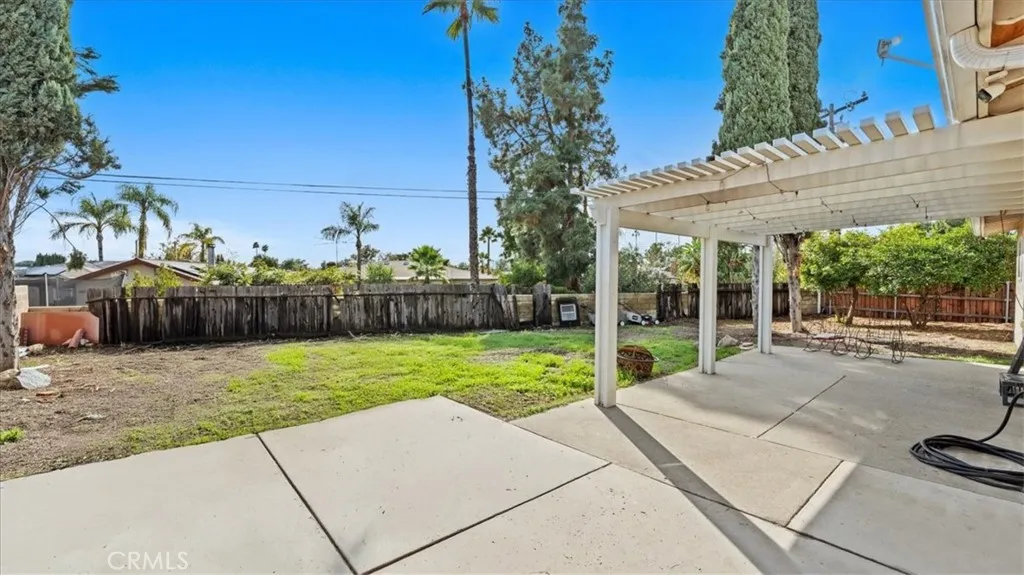 17547 Granada, Fontana, California 92335 home-pic-20