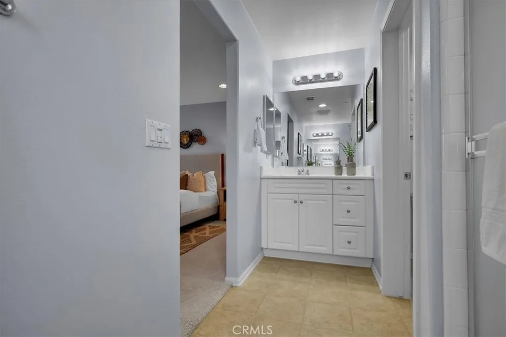 35 Silverado, Irvine, California 92618 home-pic-20