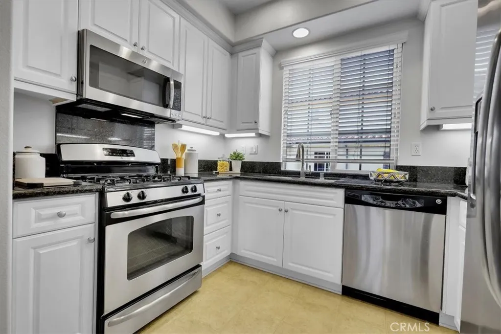 35 Silverado, Irvine, California 92618 home-pic-10