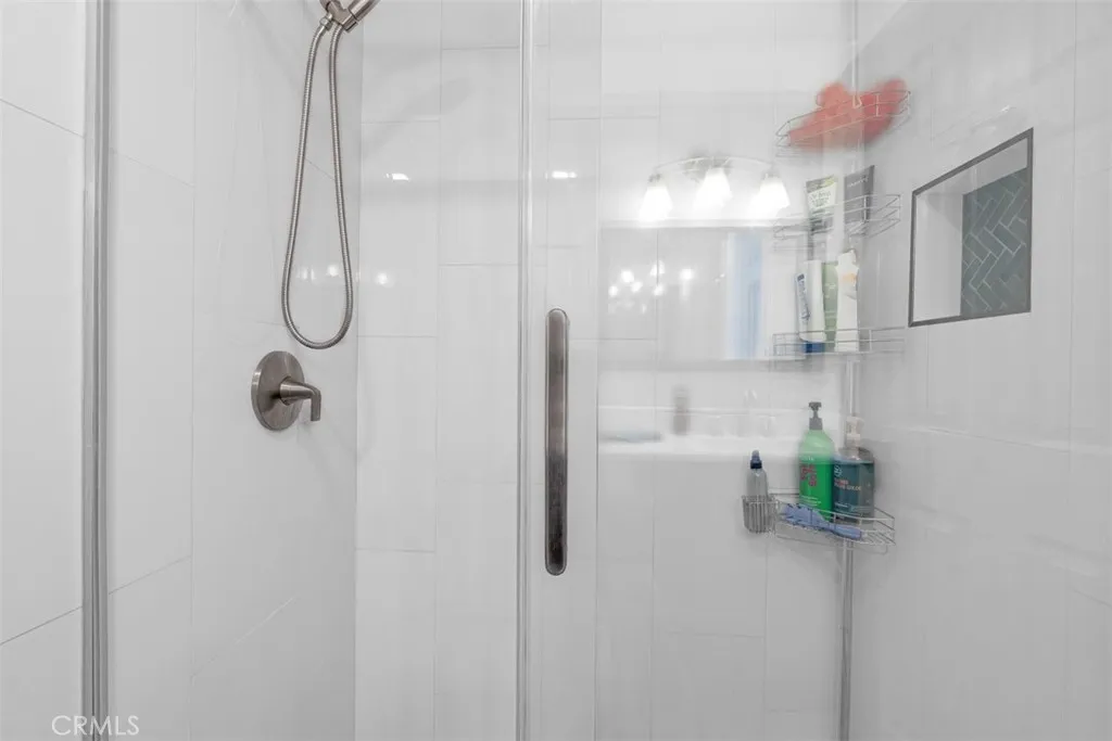 18645 Hatteras Street 230, Tarzana, California 91356 home-pic-31