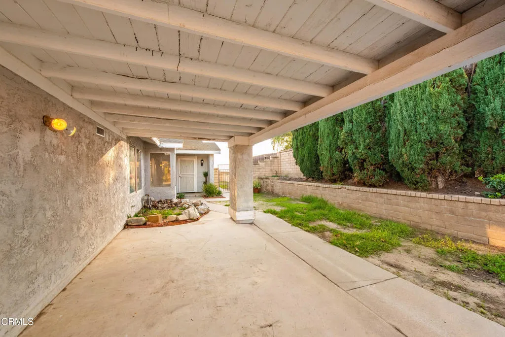 5174 Laurel Park Drive, Camarillo, California 93012 home-pic-2