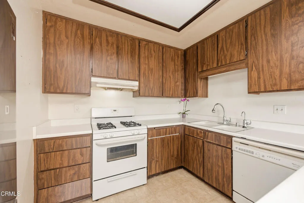 5174 Laurel Park Drive, Camarillo, California 93012 home-pic-10