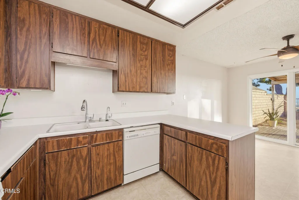 5174 Laurel Park Drive, Camarillo, California 93012 home-pic-11
