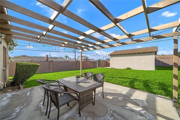 Relaxing backyard for entertaining