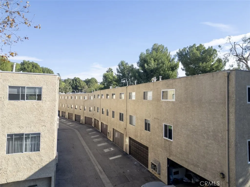 9775 Via Roma, Burbank, California 91504 home-pic-35