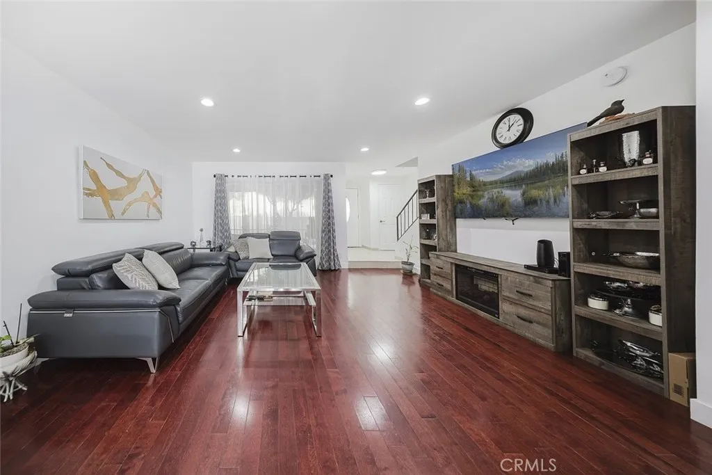 9775 Via Roma, Burbank, California 91504 home-pic-5