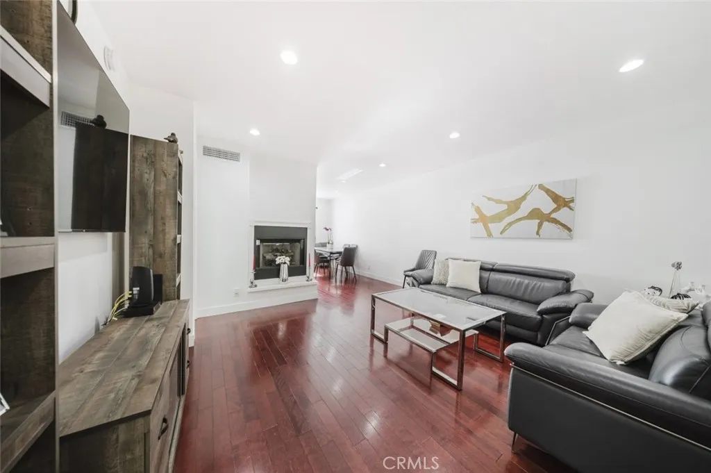 9775 Via Roma, Burbank, California 91504 home-pic-0