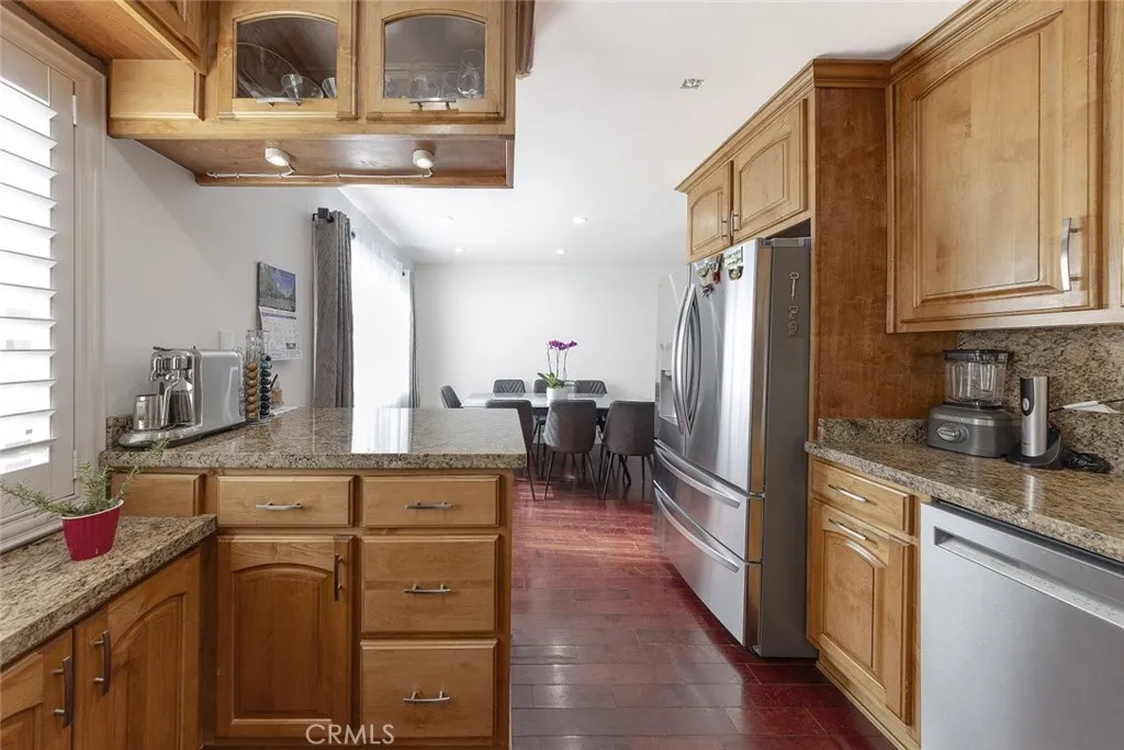 9775 Via Roma, Burbank, California 91504 home-pic-12