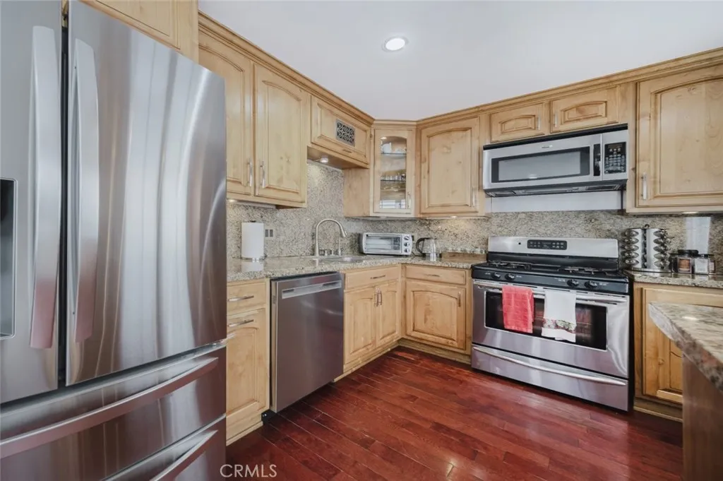 9775 Via Roma, Burbank, California 91504 home-pic-13