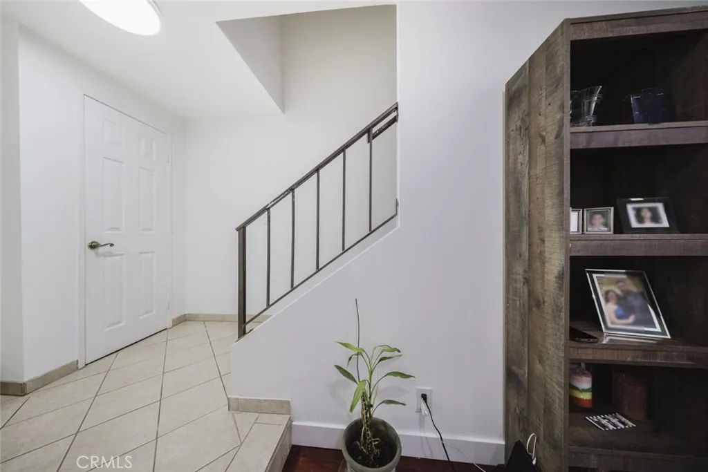 9775 Via Roma, Burbank, California 91504 home-pic-7