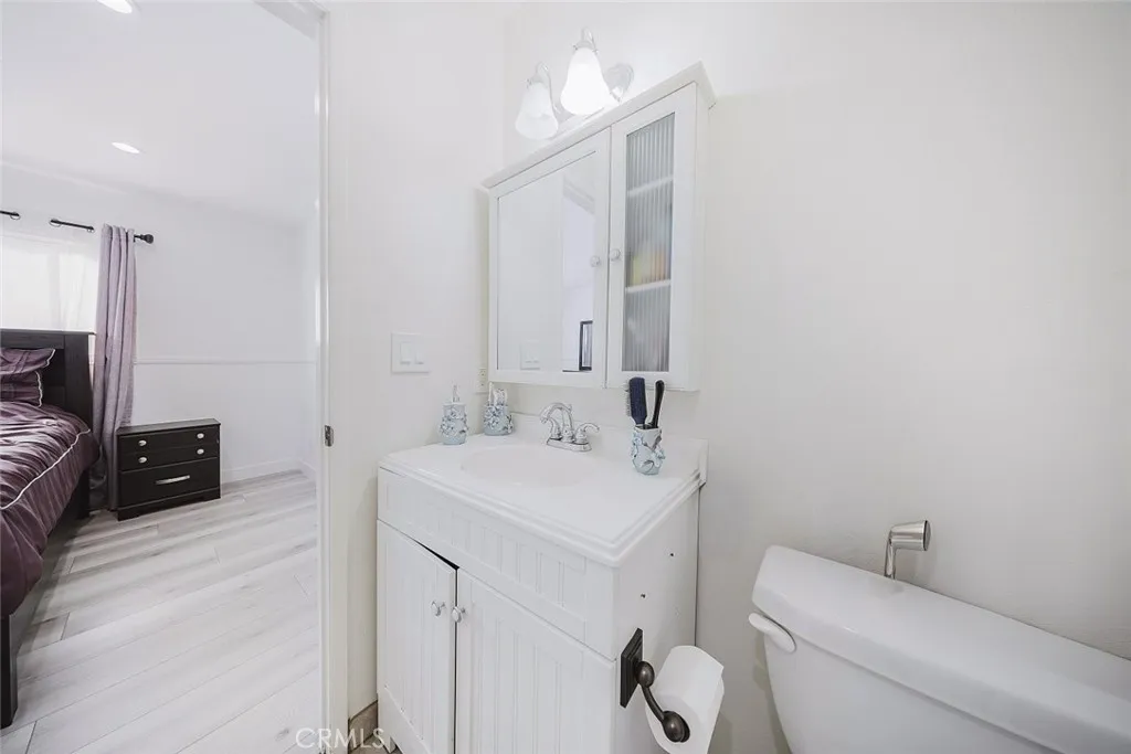 9775 Via Roma, Burbank, California 91504 home-pic-24