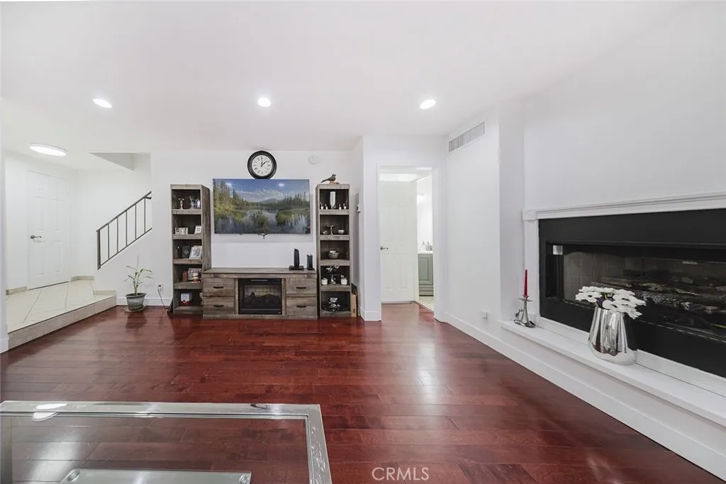 9775 Via Roma, Burbank, California 91504 home-pic-6