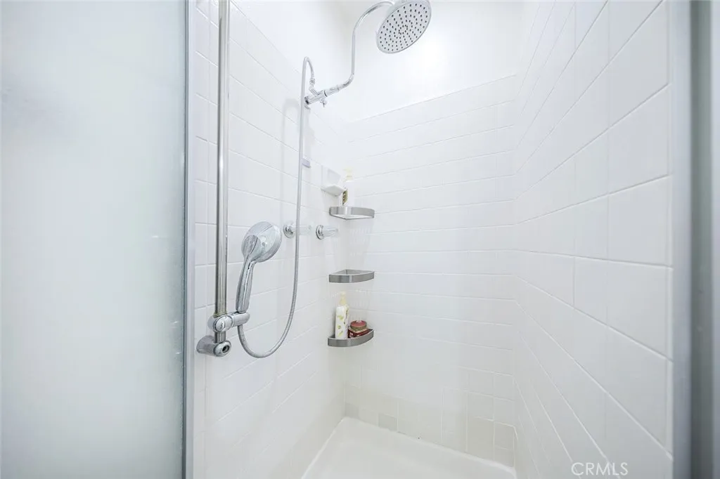 9775 Via Roma, Burbank, California 91504 home-pic-25