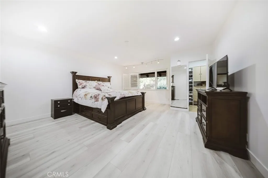 9775 Via Roma, Burbank, California 91504 home-pic-27