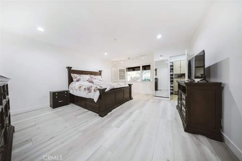 9775 Via Roma, Burbank, California 91504 home-pic-28