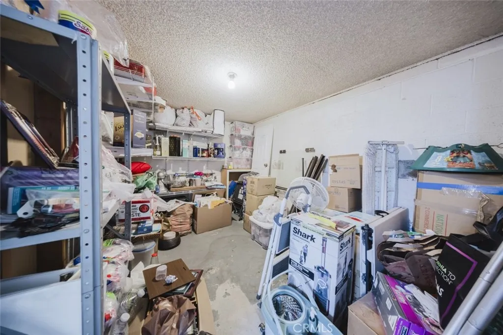 9775 Via Roma, Burbank, California 91504 home-pic-18