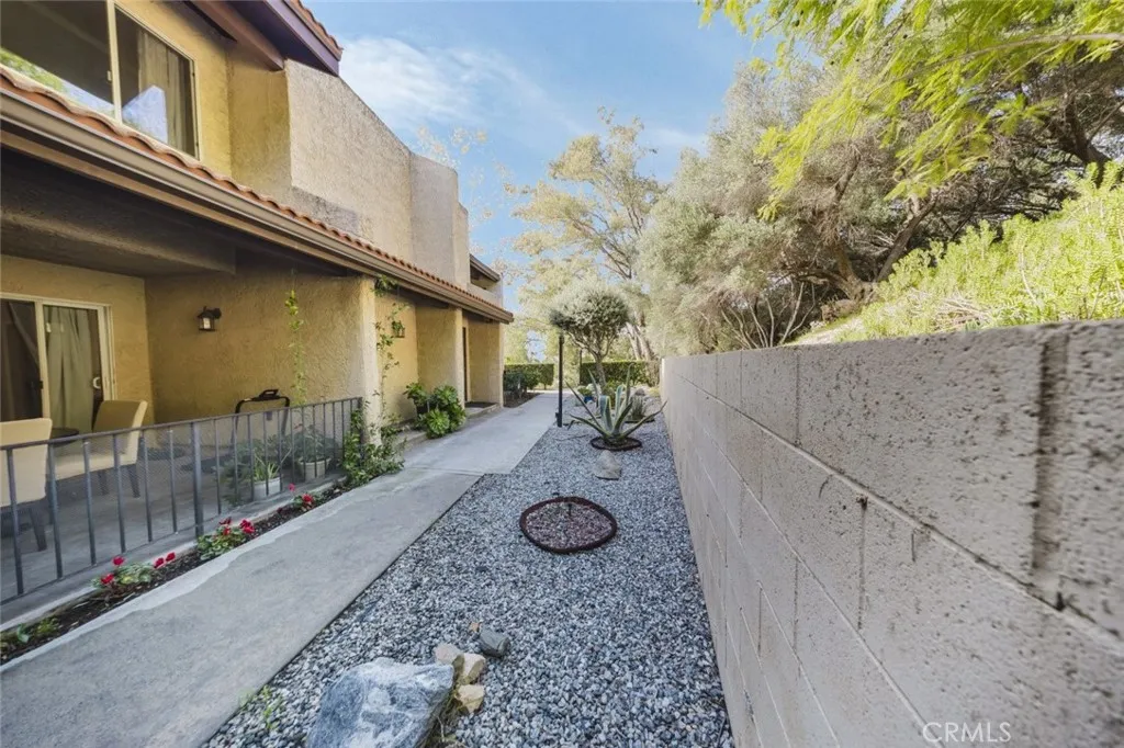 9775 Via Roma, Burbank, California 91504 home-pic-33