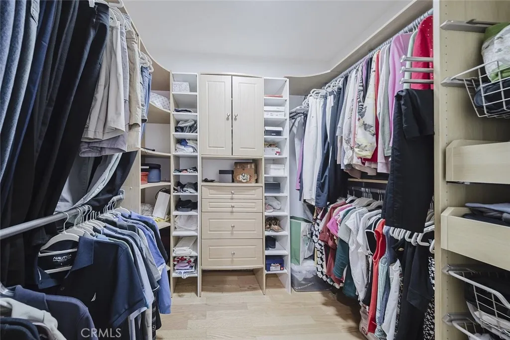 9775 Via Roma, Burbank, California 91504 home-pic-30