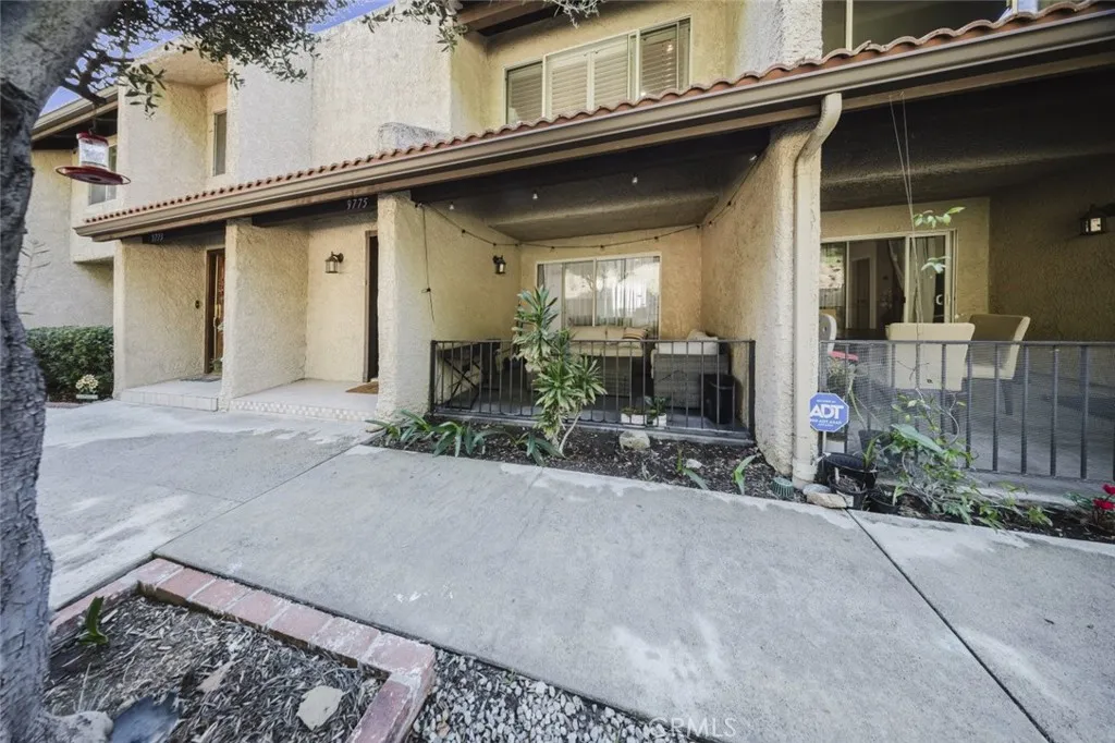 9775 Via Roma, Burbank, California 91504 home-pic-1