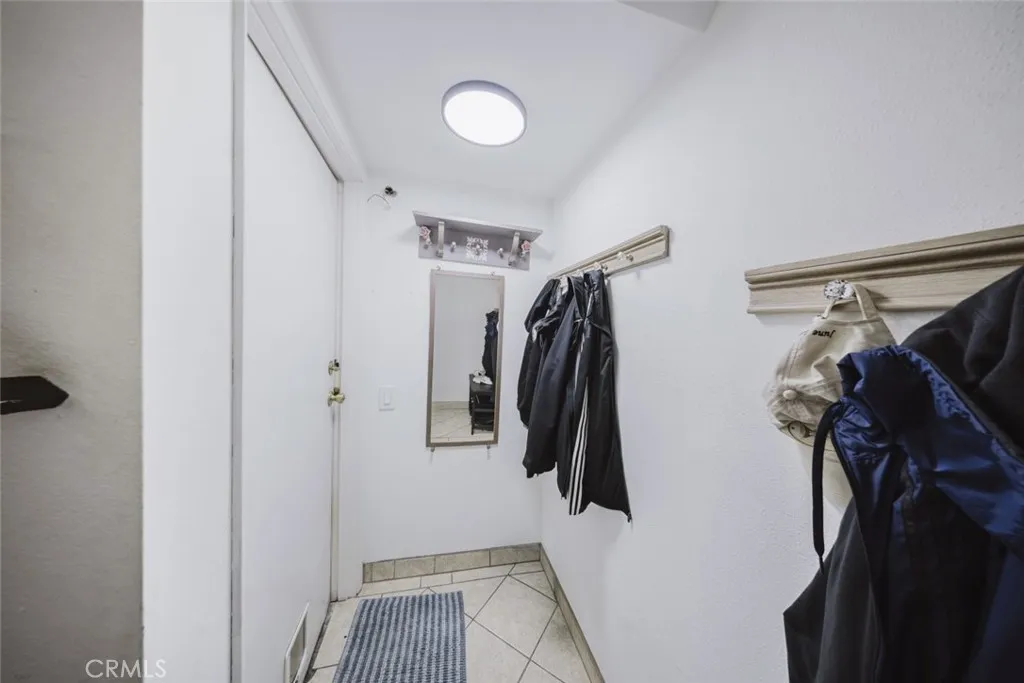 9775 Via Roma, Burbank, California 91504 home-pic-16
