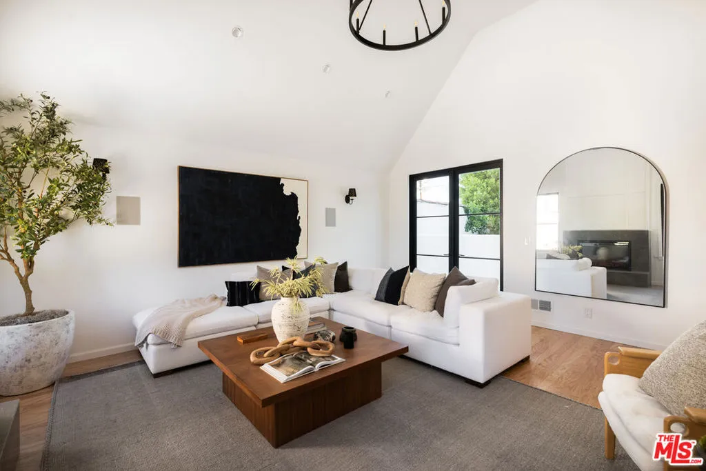 1284 S Orange Drive, Los Angeles, California 90019 home-pic-5