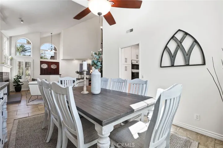 Cozy dining room perfect for gatherings and family meals.