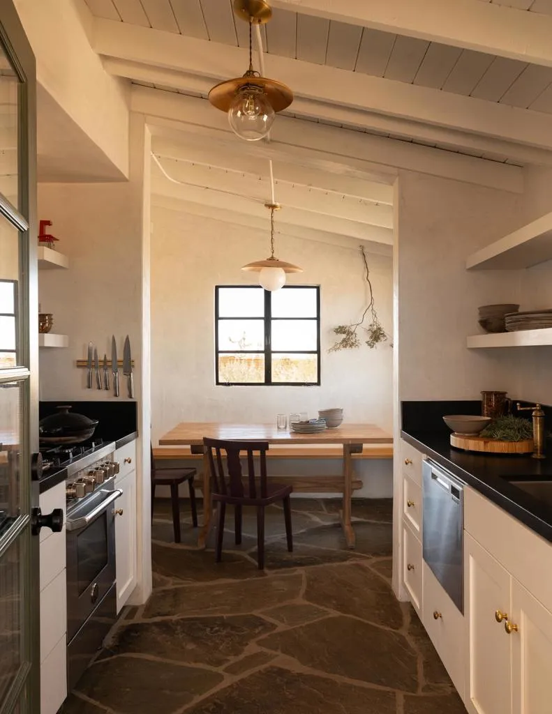 1564 Hilton Avenue, Yucca Valley, California 92284 home-pic-10