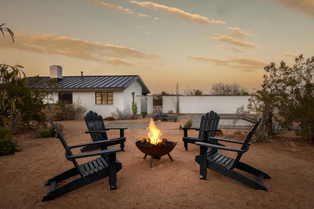 1564 Hilton Avenue, Yucca Valley, California 92284 home-pic-0