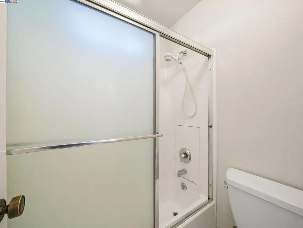 1800 Weir Dr, Hayward, California 94541 home-pic-26