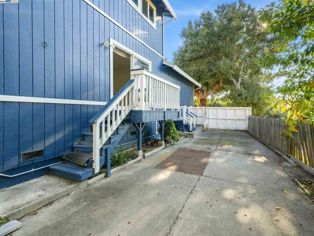 1800 Weir Dr, Hayward, California 94541 home-pic-33