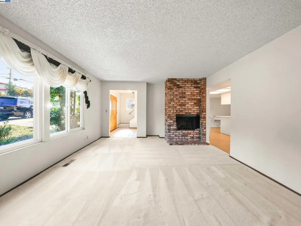 1800 Weir Dr, Hayward, California 94541 home-pic-3