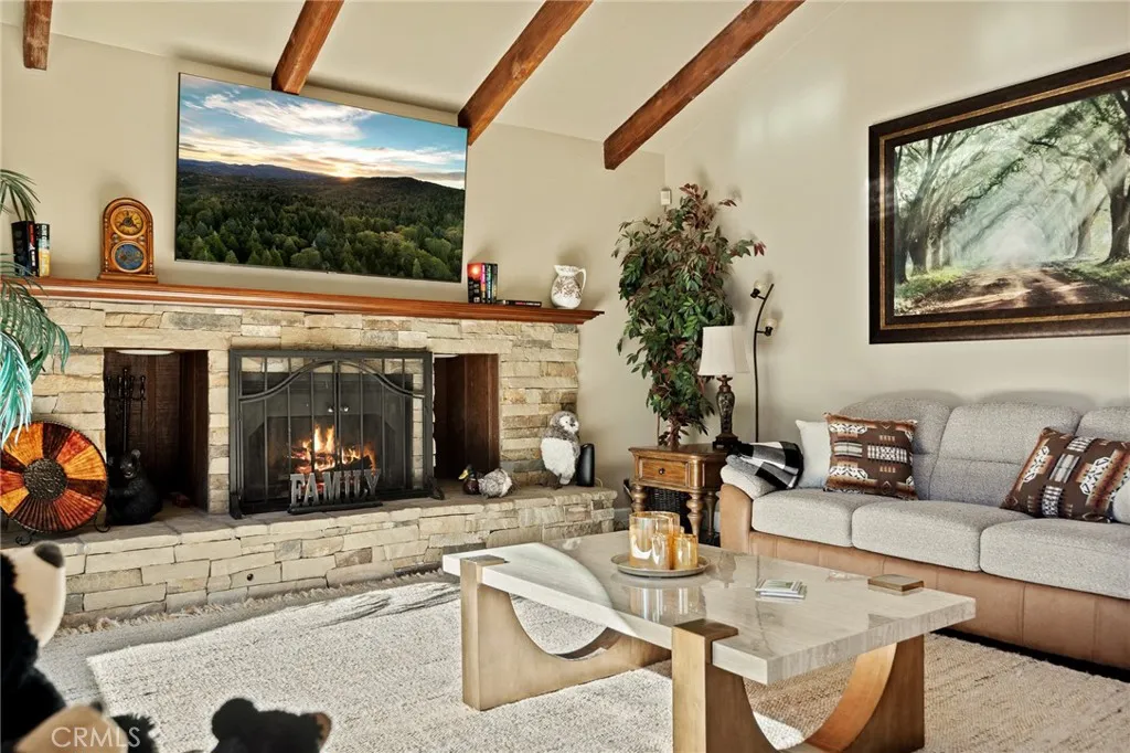 174 Hillcrest Court, Lake Arrowhead, California 92352 home-pic-4