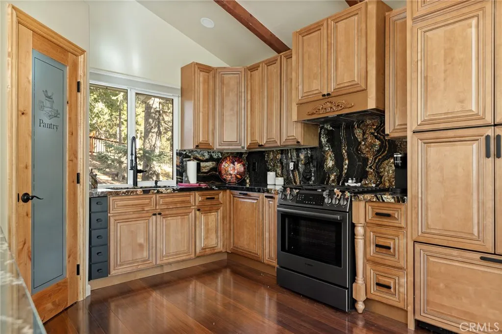 174 Hillcrest Court, Lake Arrowhead, California 92352 home-pic-10