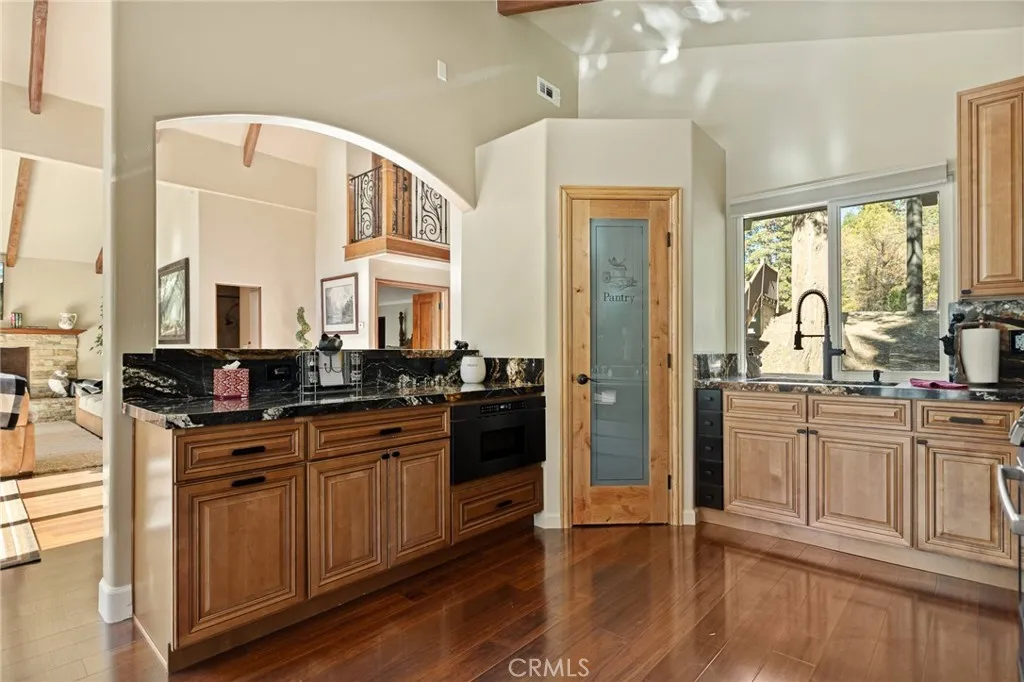 174 Hillcrest Court, Lake Arrowhead, California 92352 home-pic-11