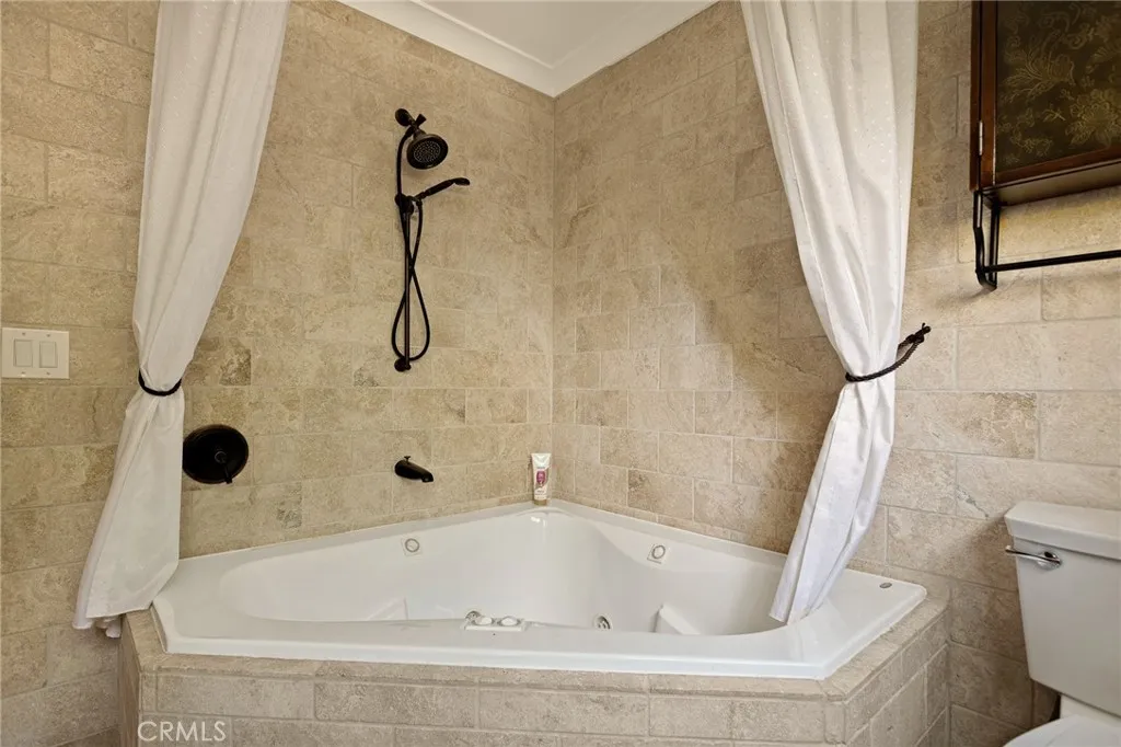 174 Hillcrest Court, Lake Arrowhead, California 92352 home-pic-23