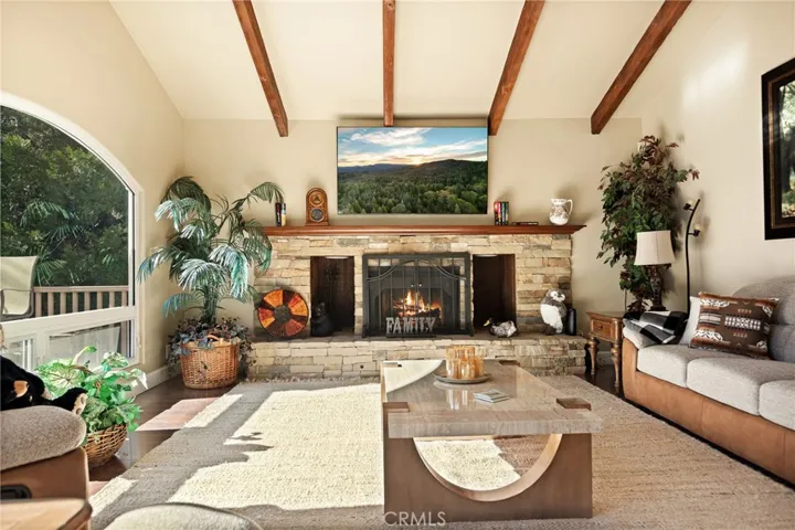 174 Hillcrest Court, Lake Arrowhead, California 92352