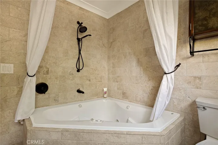 174 Hillcrest Court, Lake Arrowhead, California 92352