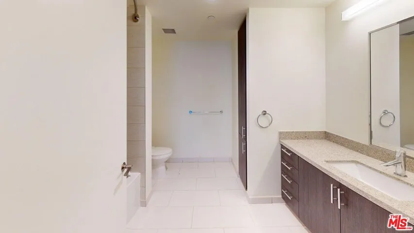 model unit bathroom